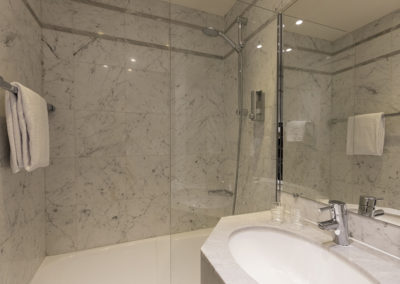 hotel-saint-germain-chambre-classique-bain-sdb