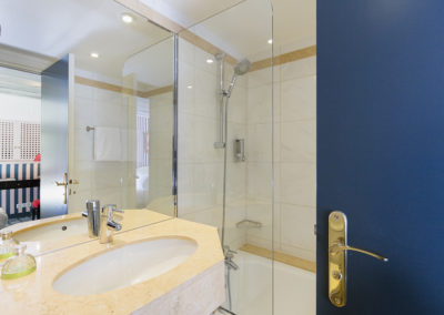 hotel-saint-germain-chambre-classique-bain-sdb